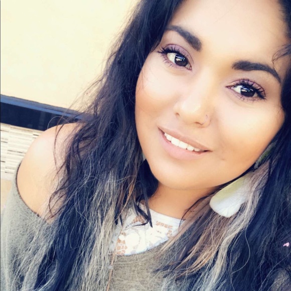 Meet your Posher, Olivia - Picture 1 of 1